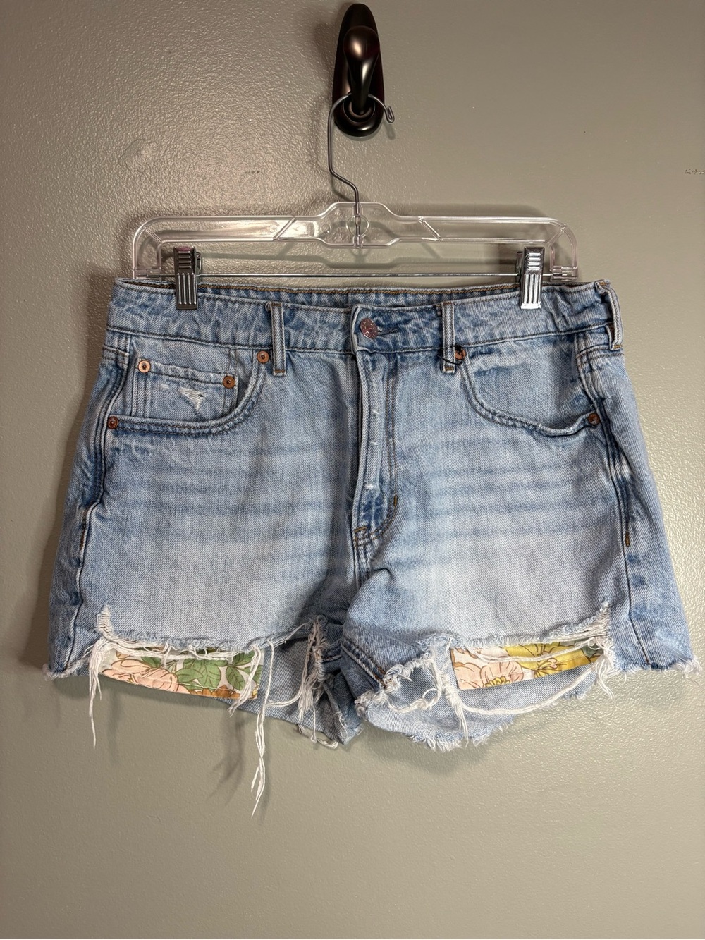American Eagle Distressed Floral-Lined Denim Shorts – Women’s Size 8